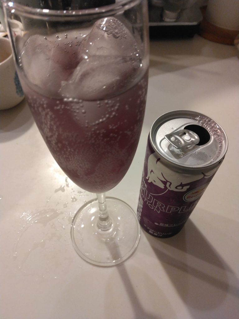 パープルエディションコップに入れた